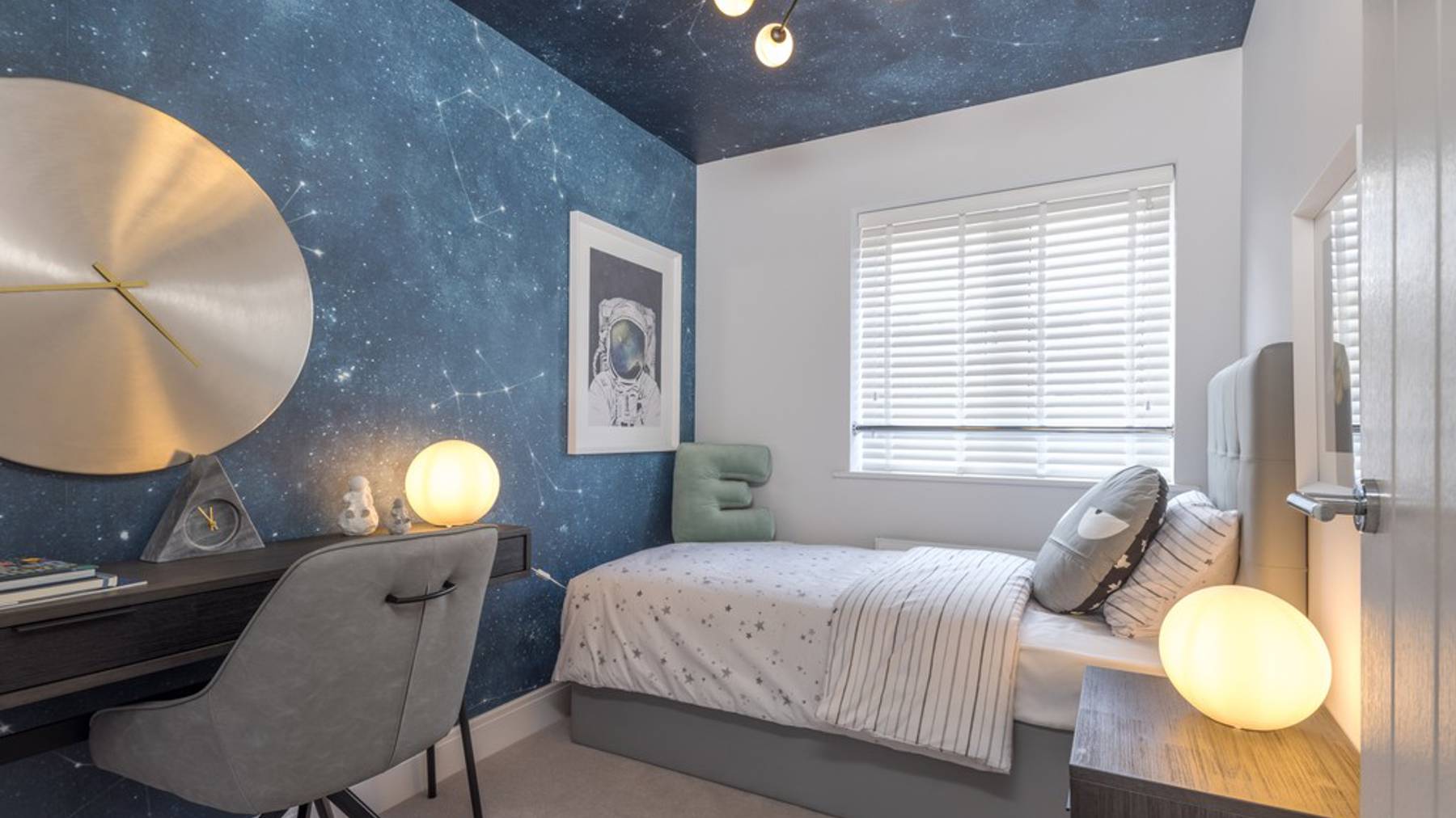 Bedroom of houses for sale in Crowthorne