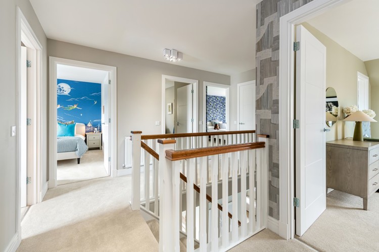 5 bedroom showhome | generous landing 