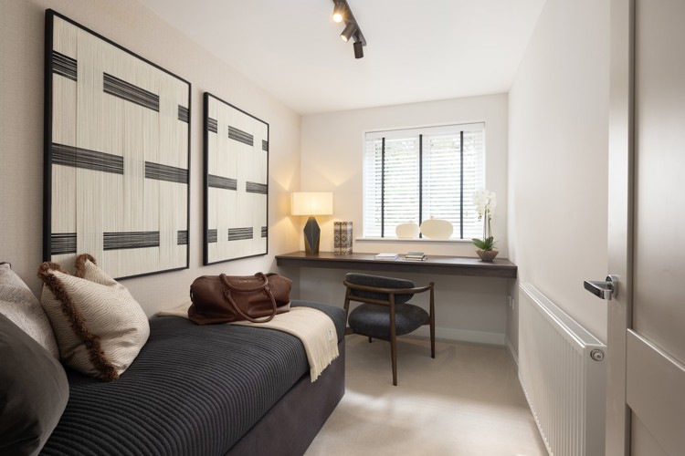 Bedroom / Study