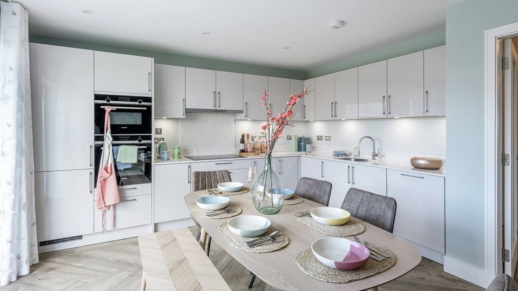 Vb1848659 20210804 Cala Homes Oakbank The Crichton Family Kitchen Dining 002