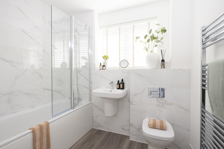 Burwell Apartments GF 2 Bed Netherhall Bathroom 