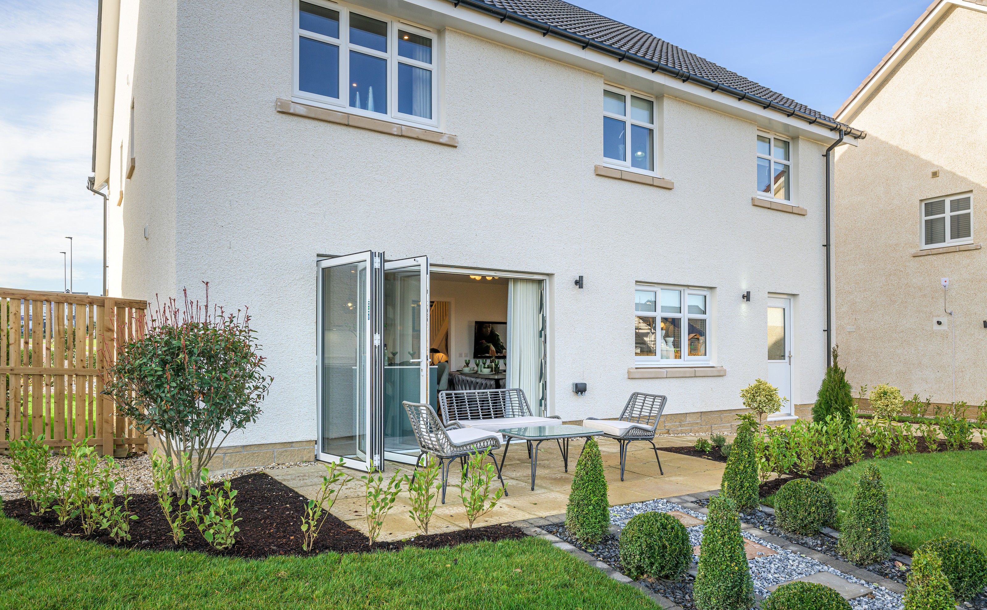 Vb5395784 20250227 Cala Homes Cornhill Village Darroch Exterior Rear 001 3200X1977