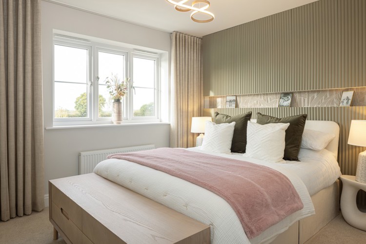 Bedroom of houses for sale in Crowthorne