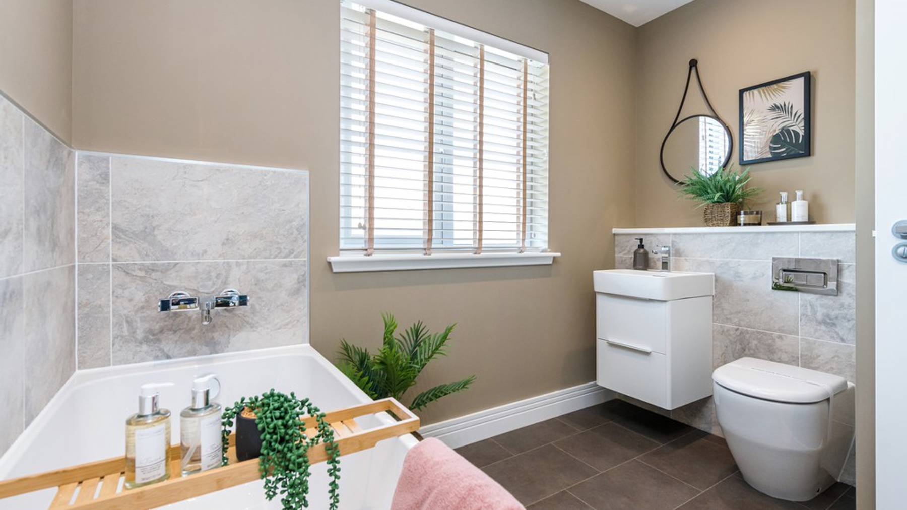 4 bedroom showhome | Generous bathroom