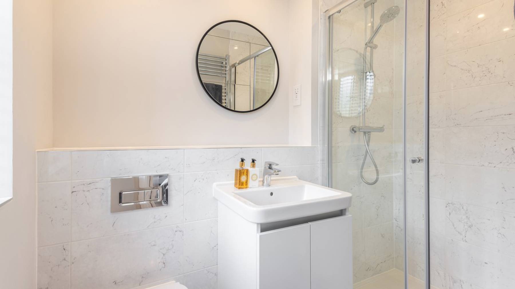 En suite of houses for sale in Crowthorne