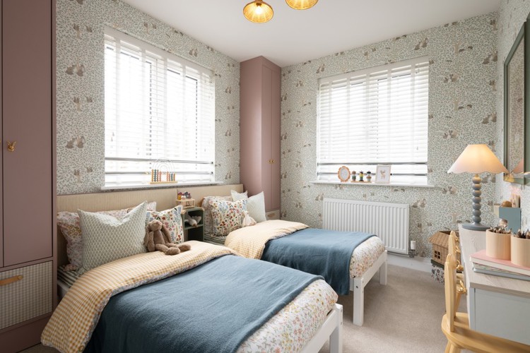 Bedroom in 4 bedroom houses for sale kings langley