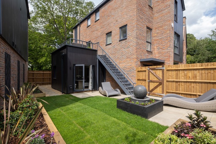Garden & Terrace
