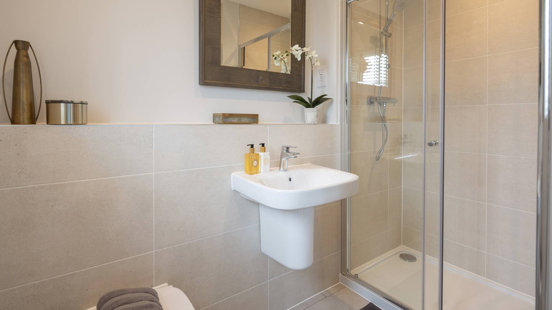 Ensuite of house for sale at Worting Park. New homes for sale in Basingstoke