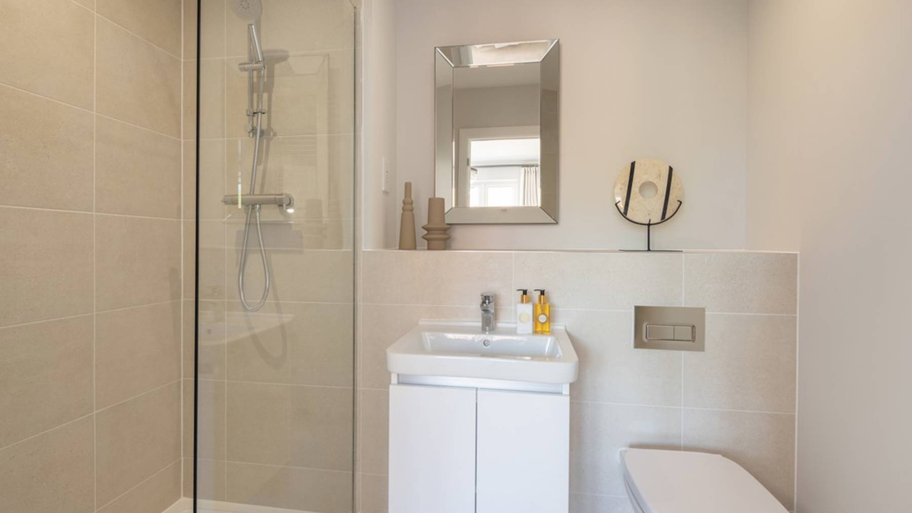 En suite of houses for sale in Crowthorne