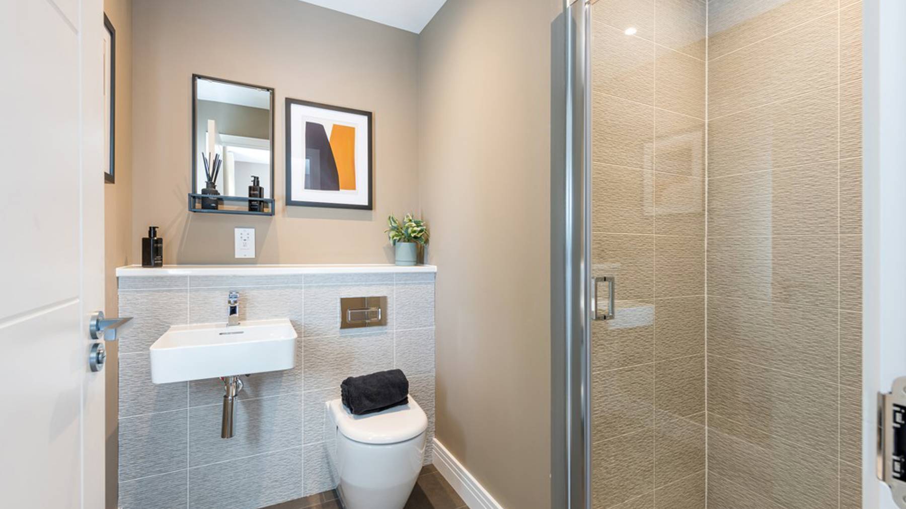 4 bedroom showhome | Generous bathroom