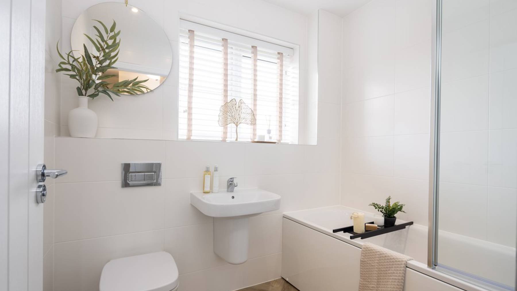 Burwell Apartments FF 1 Bed Netherhall Bathroom 