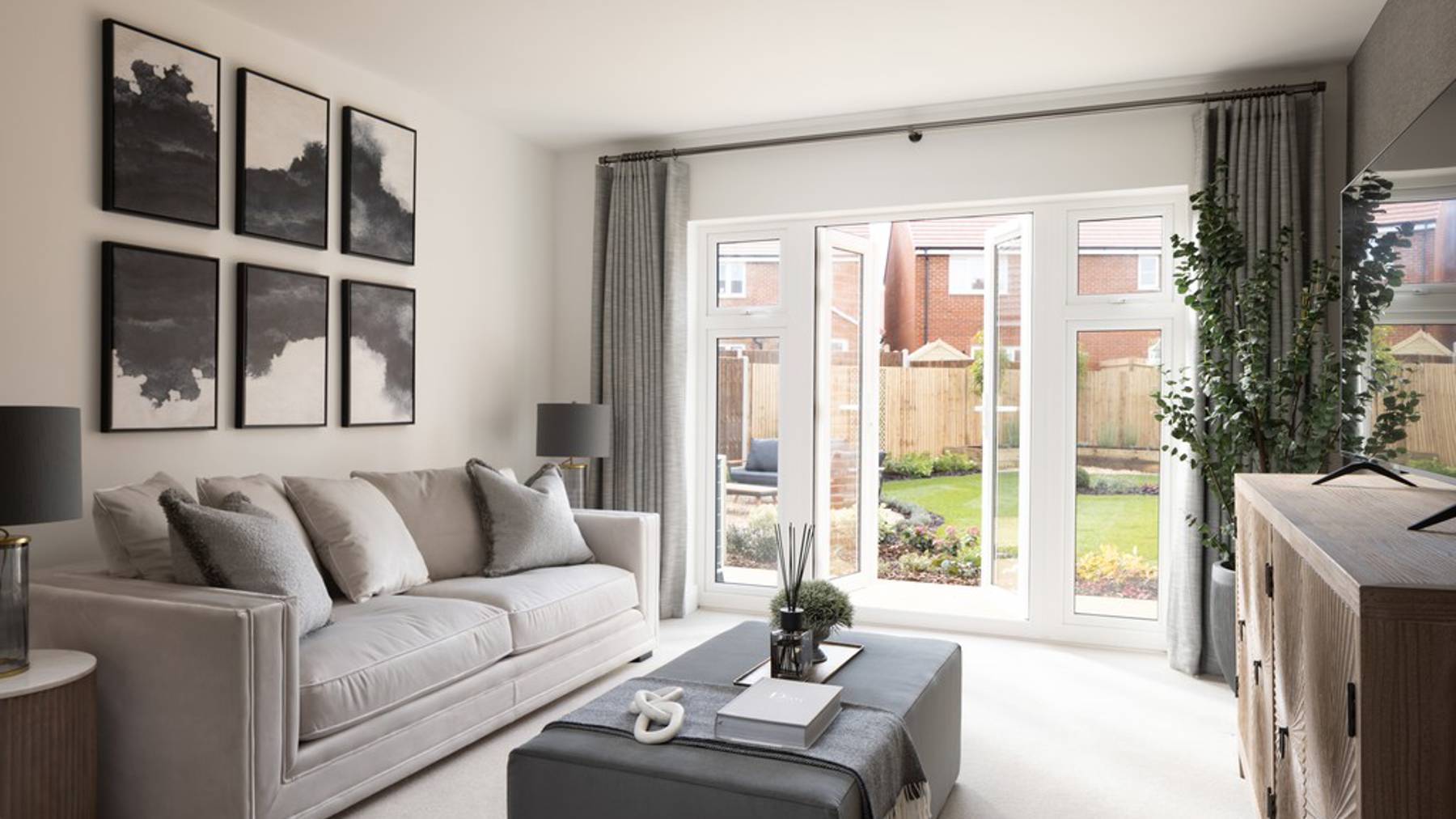 4 Bedroom houses for sale in Finchampstead