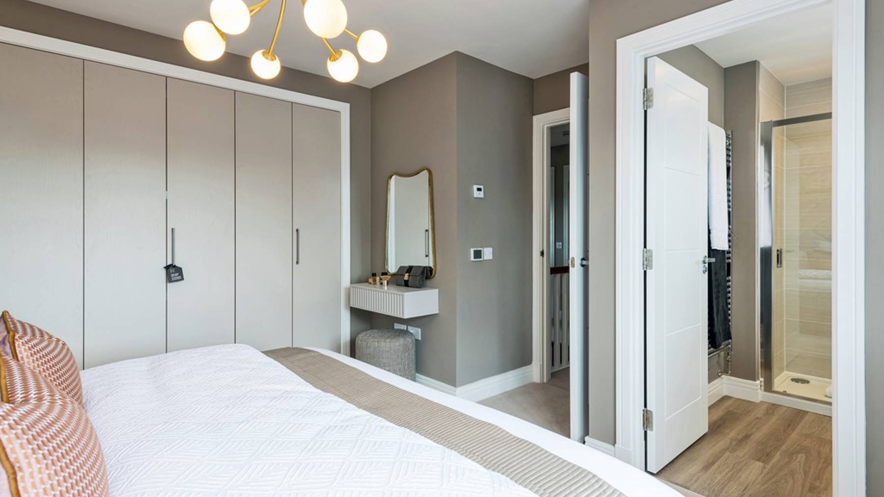4 bedroom showhome | Generous bedroom with en-suite