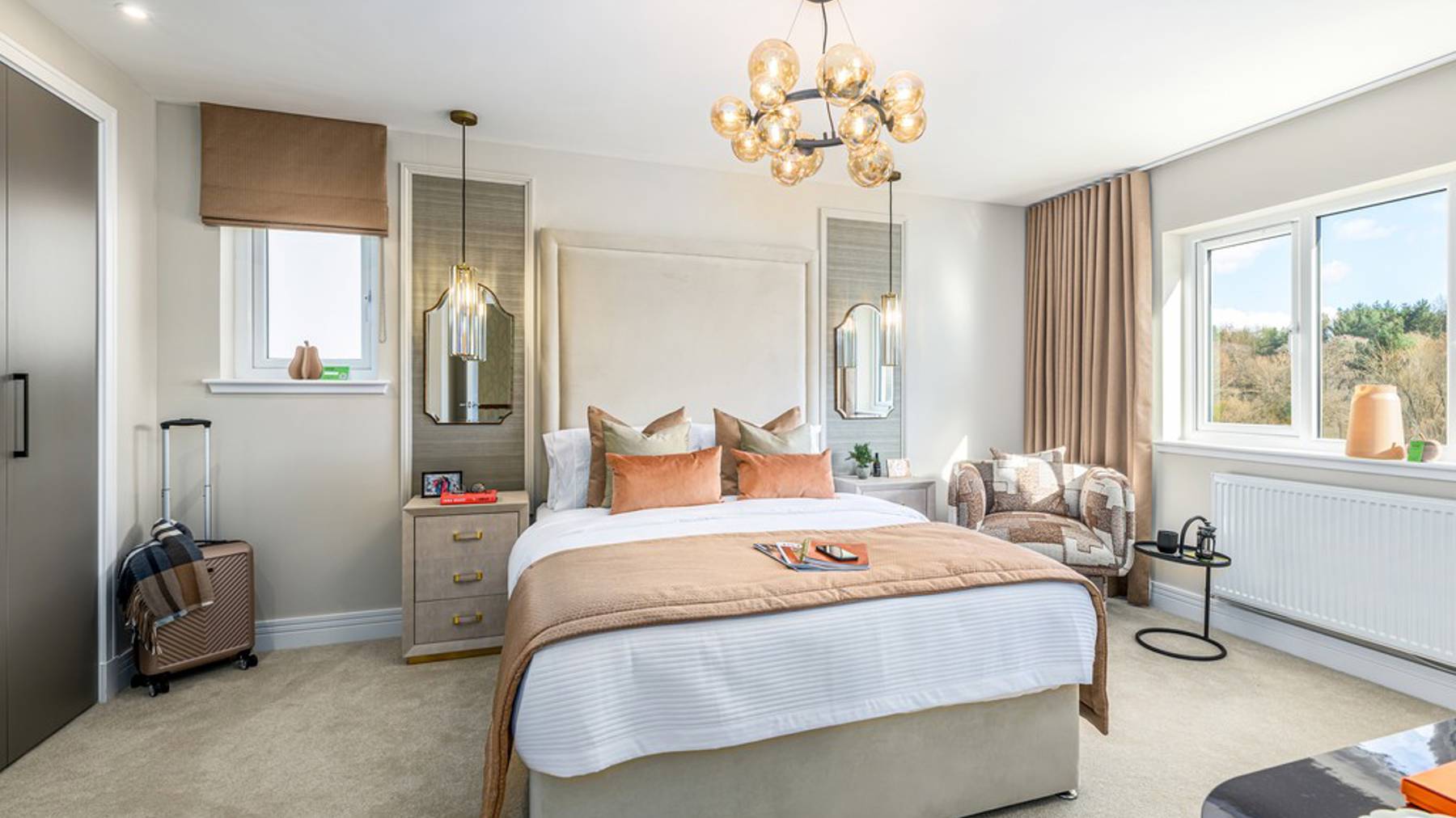 5 bedroom showhome | principal bedroom with en suite and fitted wardrobes