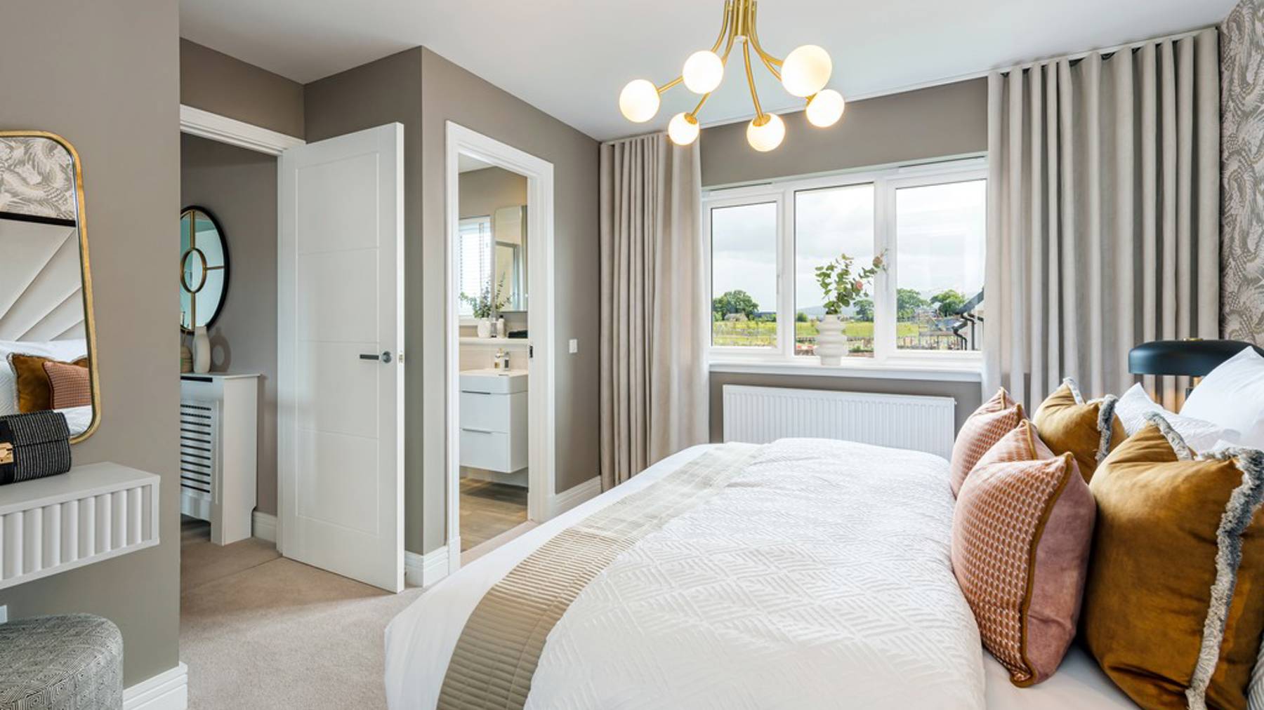 4 bedroom showhome | Generous bedroom with en-suite